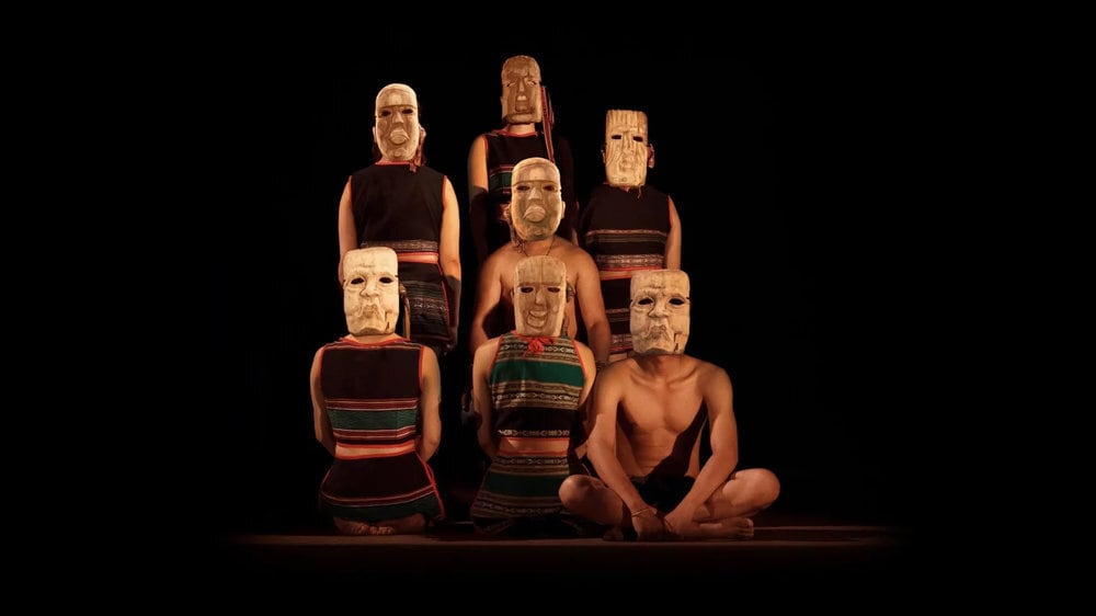 Teh Dar is a picture of the quintessence of ethnic minority culture based on music and spectacular performances